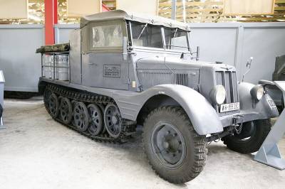 Немецкий 3-тонный полугусеничный артиллерийский тягач Sonderkraftfahrzeug Sd.Kfz.11